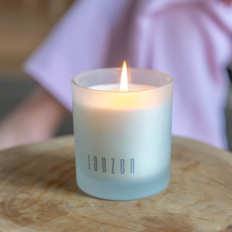 JANZEN vonná sviečka Fuchsia 210 g